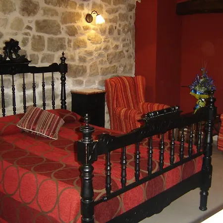 Casa Laure Y Mª Jose